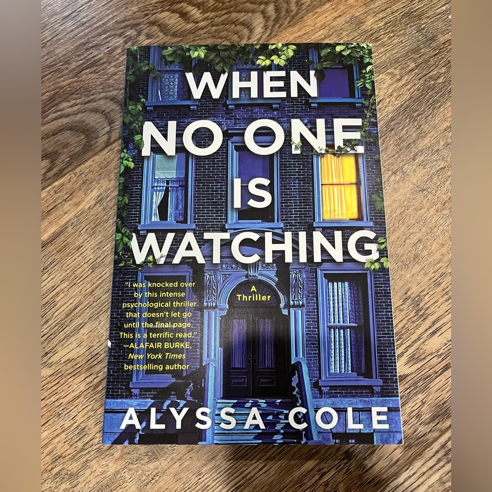 📚2/$12- Books: When no one is watching book